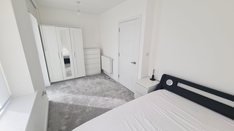 Photo 1: Double room - wardrobe, chest of drawer, bedside drawer, Ottoman double bed for additional storage w