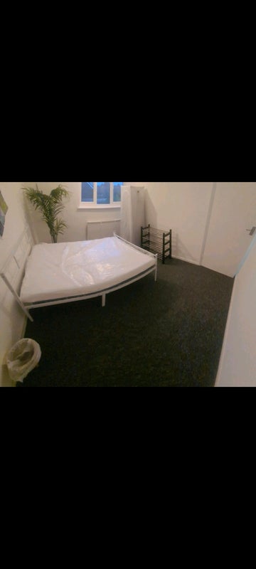 Photo 1: Bedroom 1