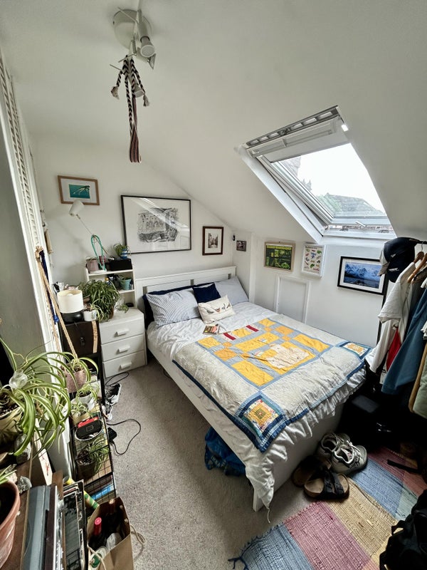 Photo 1: Bedroom