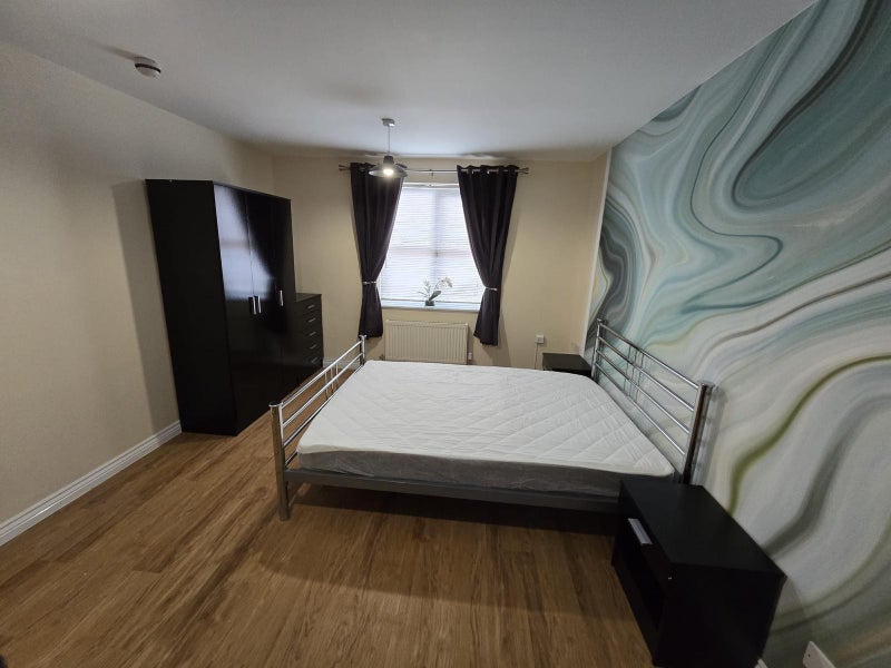 Photo 1: Room 1