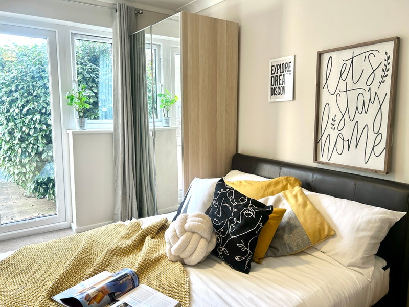 Photo 1: Room 4 - Fully furnished