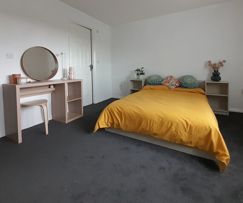 Photo 1: Bedroom 1