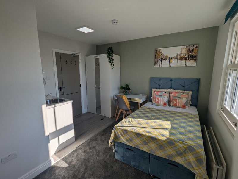 Photo 1: room 2