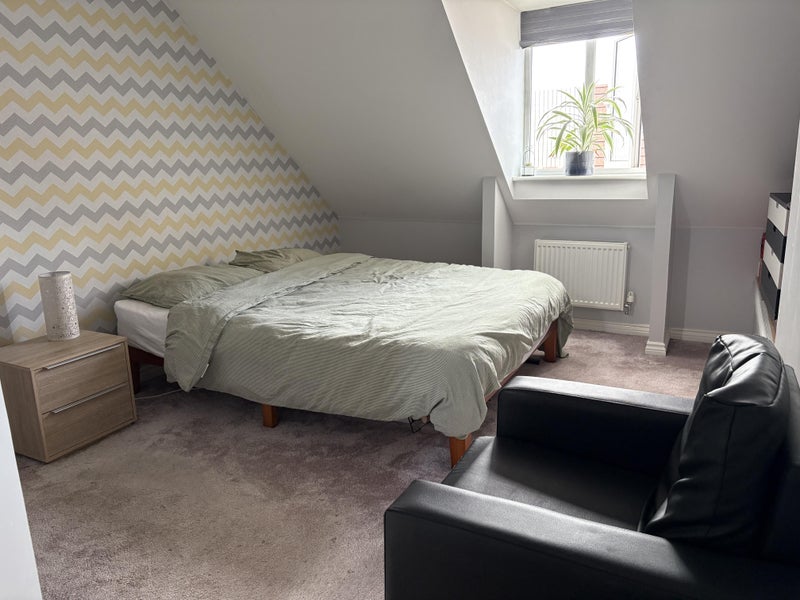 Photo 1: Bedroom