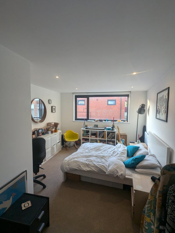 Photo 1: Large double bedroom