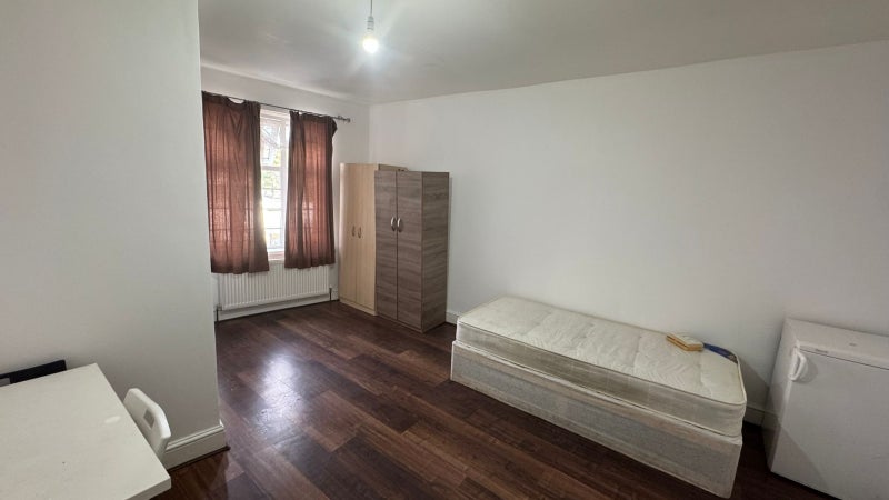 Photo 1: Double Room