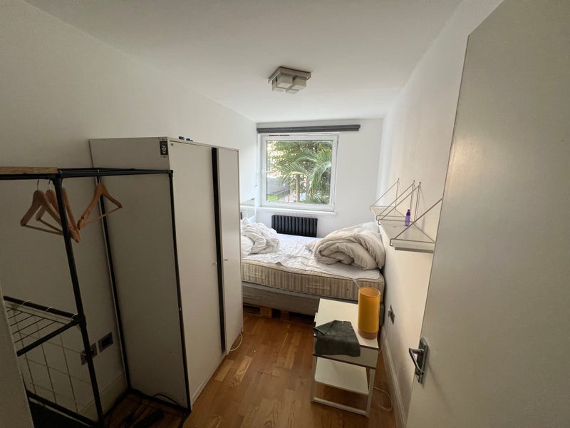 Photo 1: Room