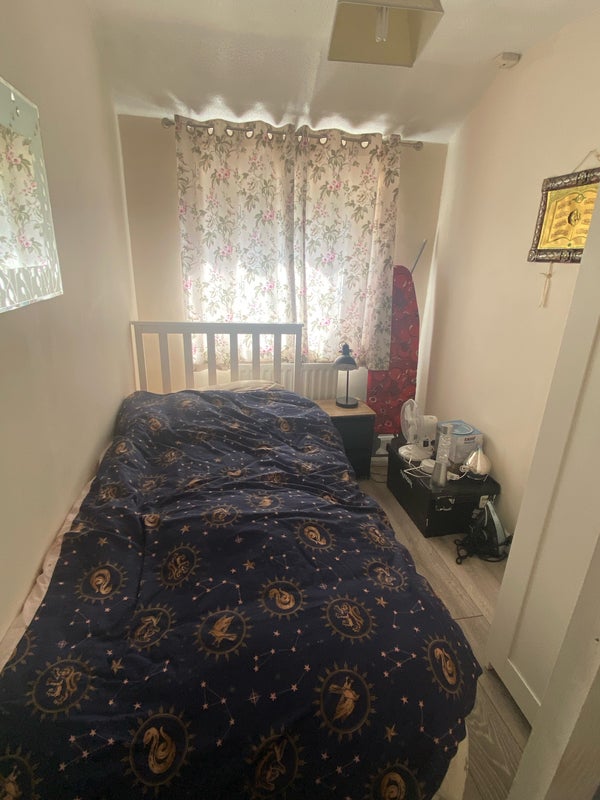 Photo 1: Bedroom