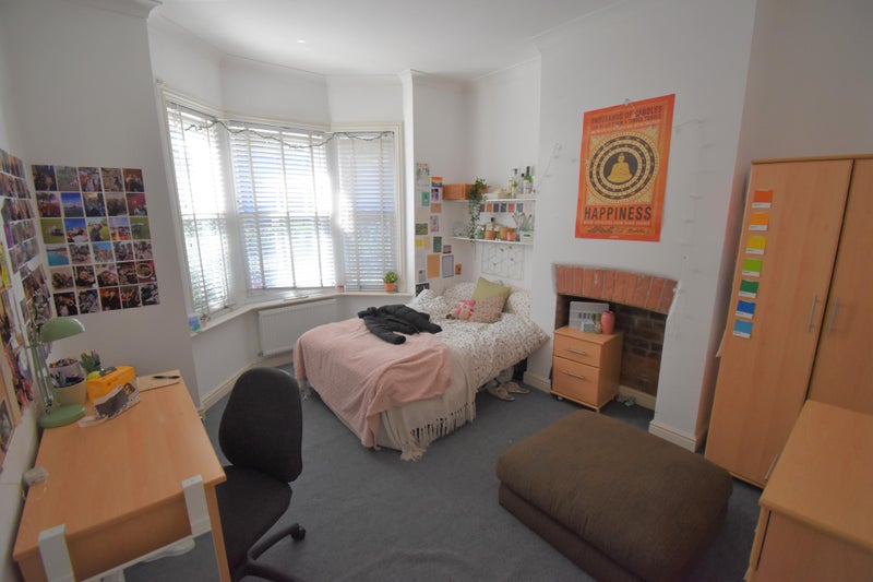 Photo 1: Bedroom 1