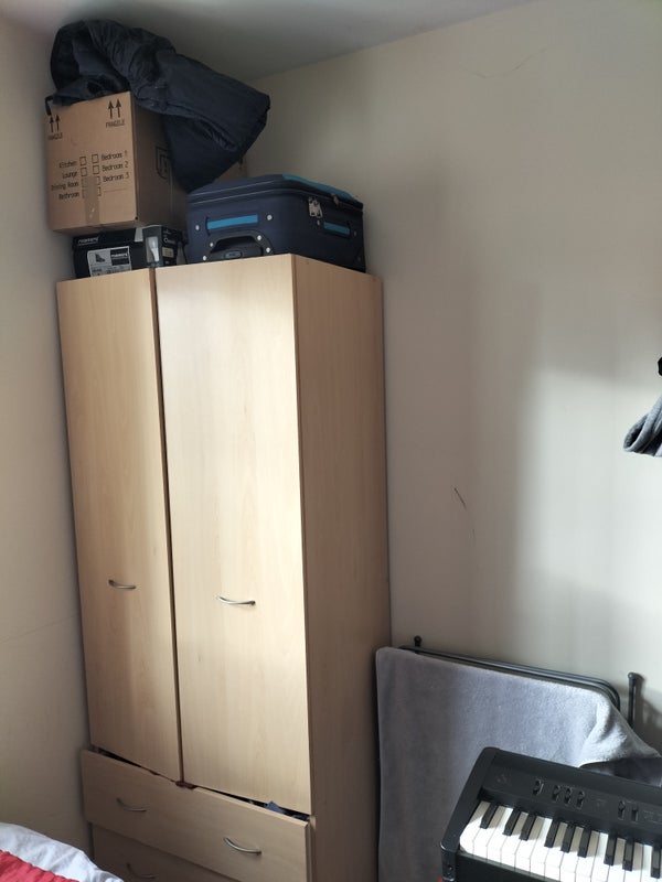 Photo 1: Wardrobe