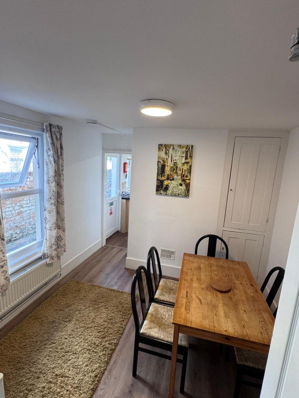 Photo 1: Dining room 