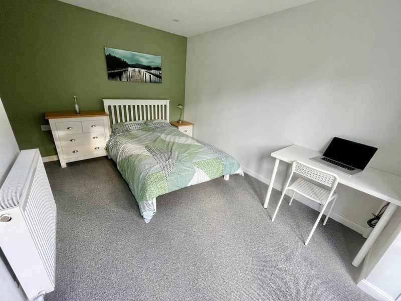 Photo 1: Spacious, garden access ensuite room £725/month