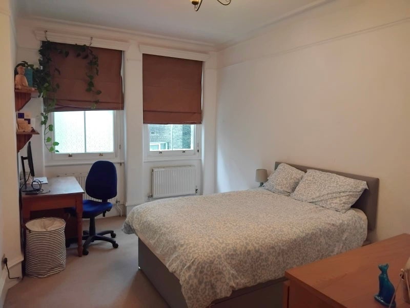 Photo 1: Bedroom