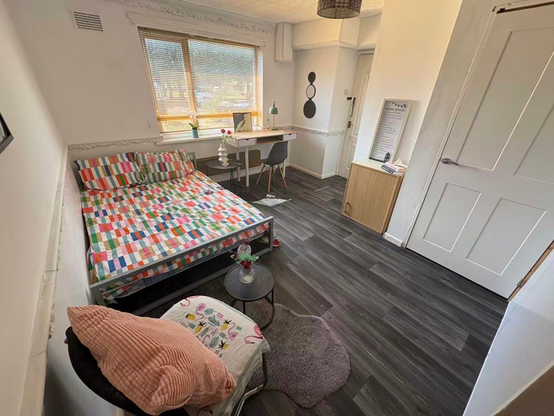 Photo 1: room 3(ensuite)