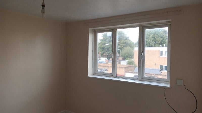 Photo 1: Large single room 