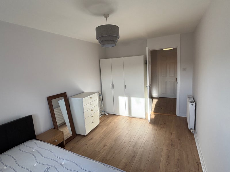 '2 bedrooms (all females)' Room to Rent from SpareRoom