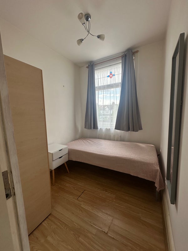 Photo 1: Room 2
