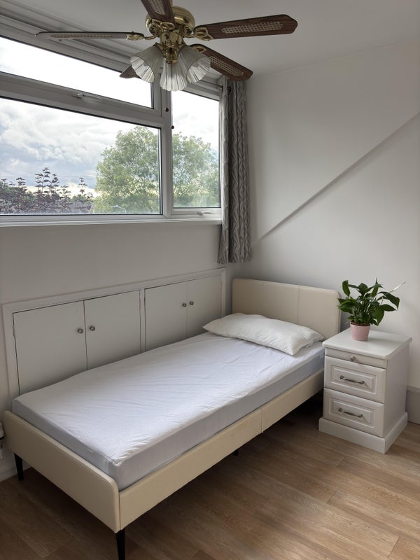 Photo 1: Single Room