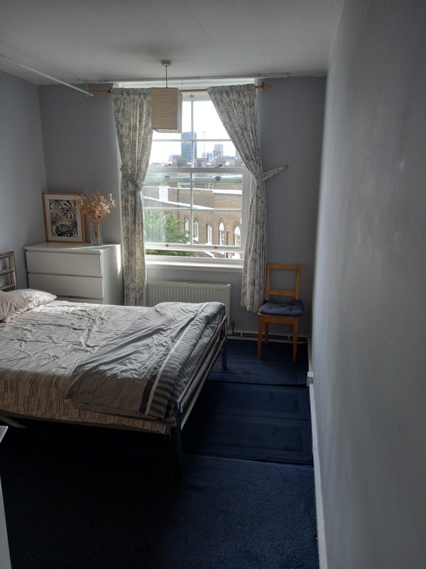 Photo 1: bed
