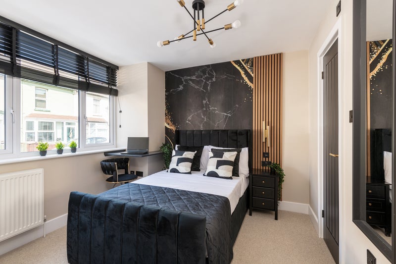 Photo 1: Room 1 - £800