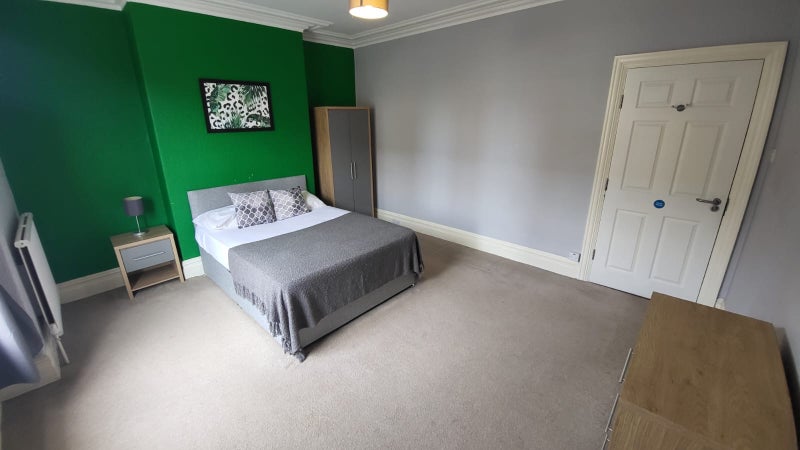 Photo 1: Room 1 - Available 