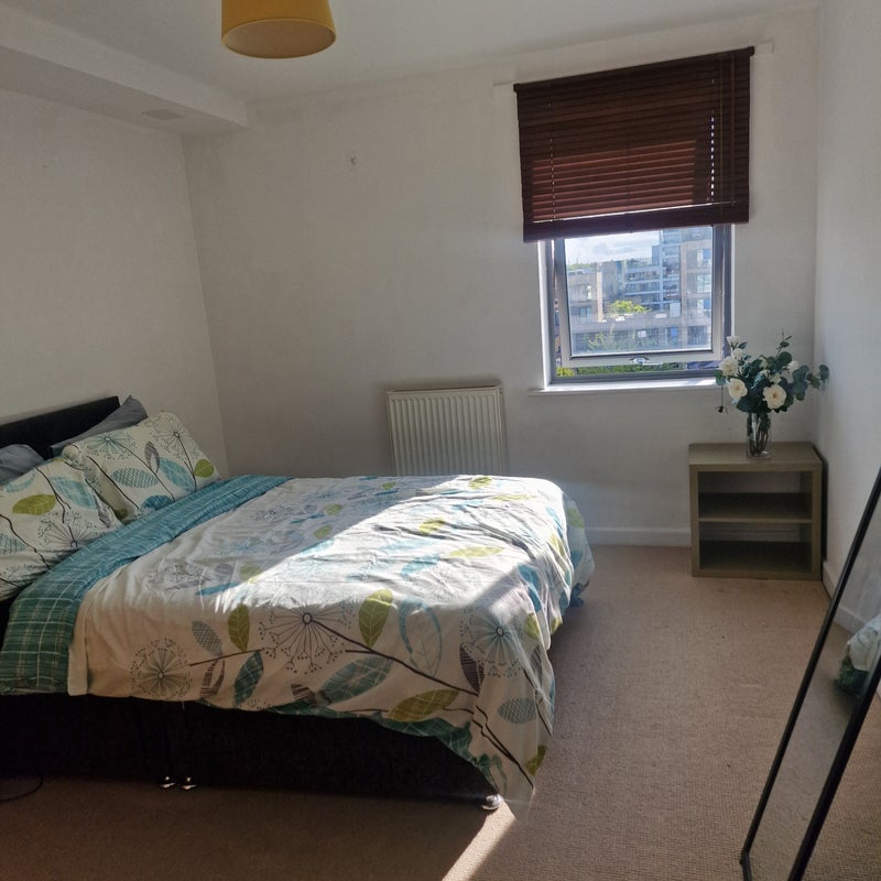 Photo 1: Double bedroom