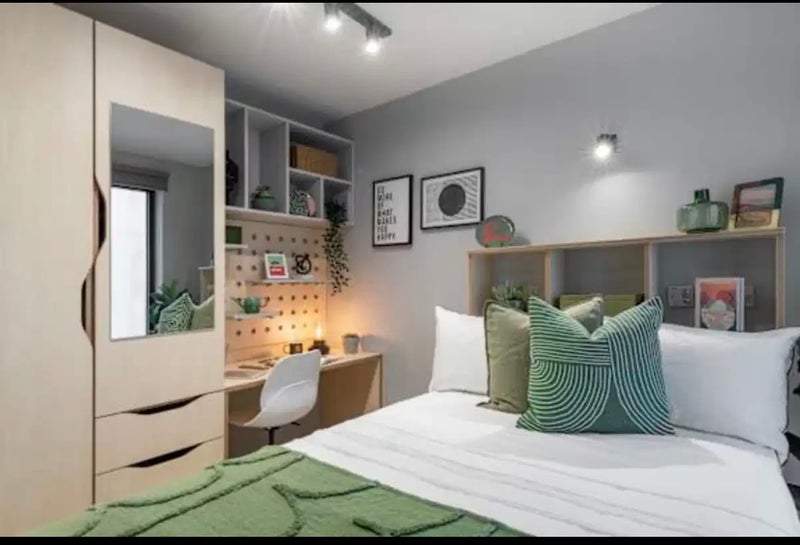 Photo 1: Room