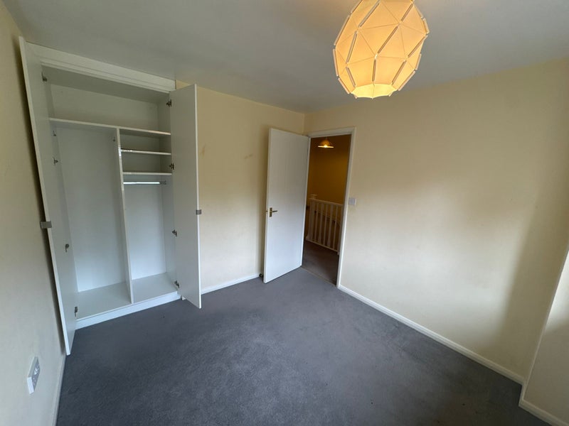 Photo 1: Double Bedroom 1
