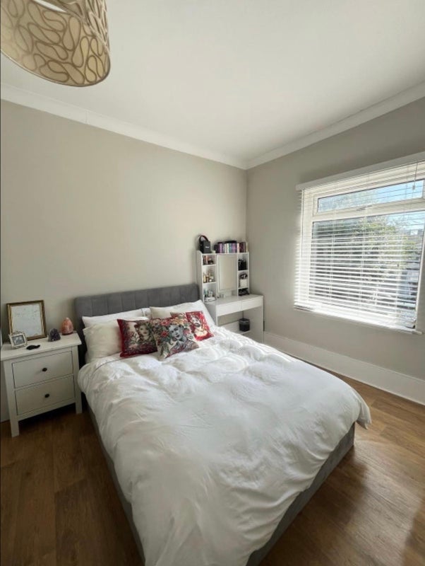 Photo 1: Room 1