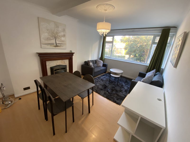 Photo 1: Lounge