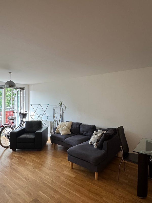Photo 1: living room