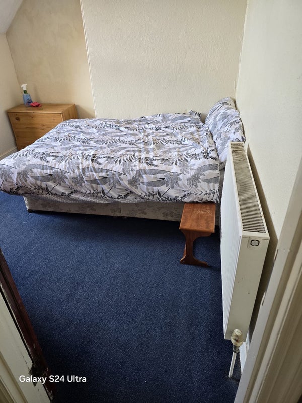 Photo 1: Standard Double-Bedroom