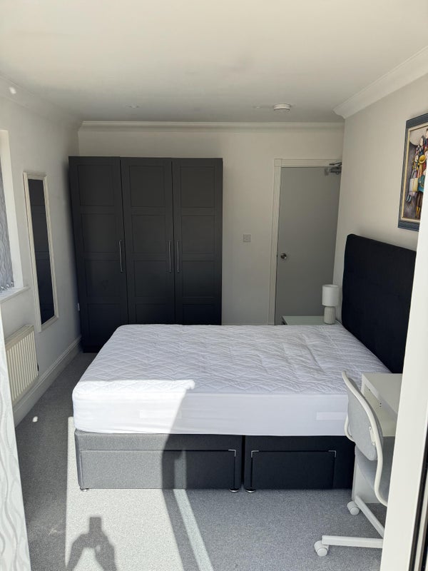 Photo 1: Bedroom 4