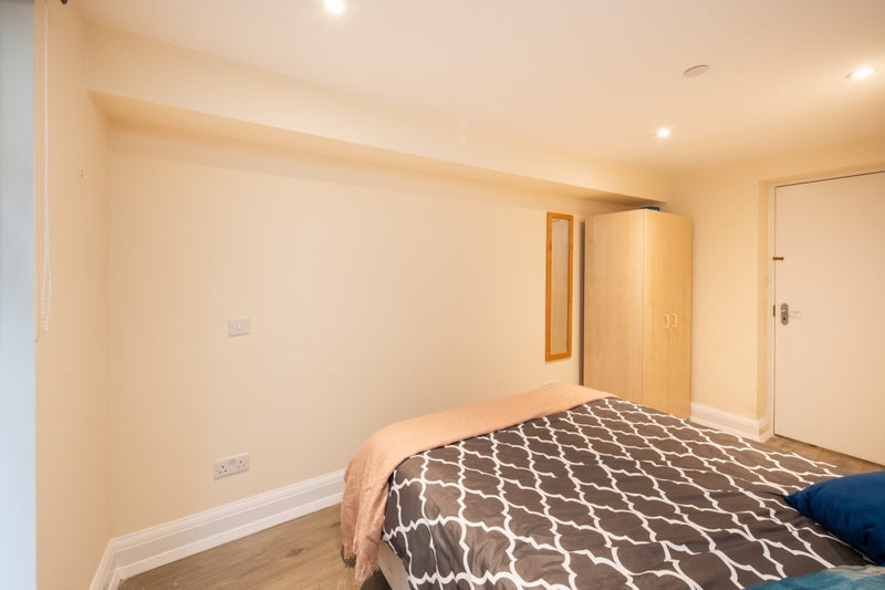 Photo 1: Room C £1,200pcm