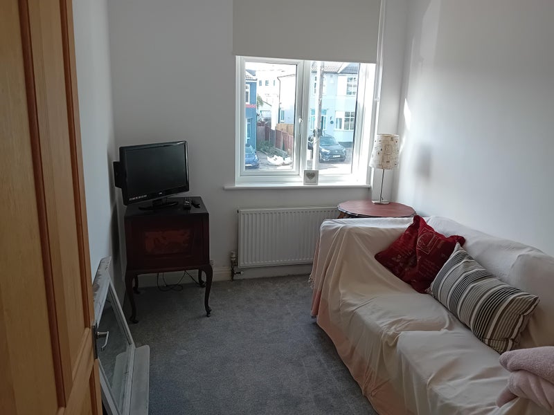 Photo 1: Lounge