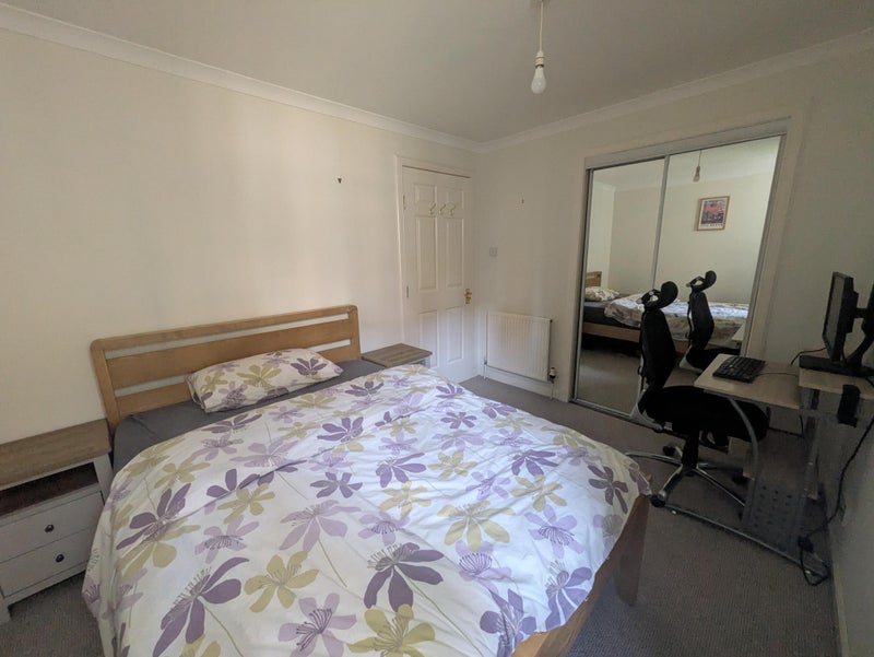 Photo 1: Double bedroom
