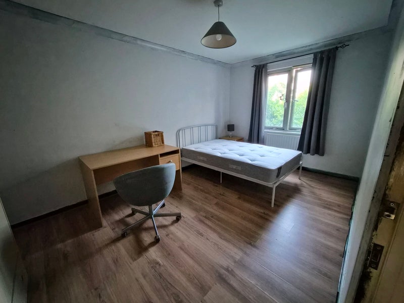 Photo 1: Room 1