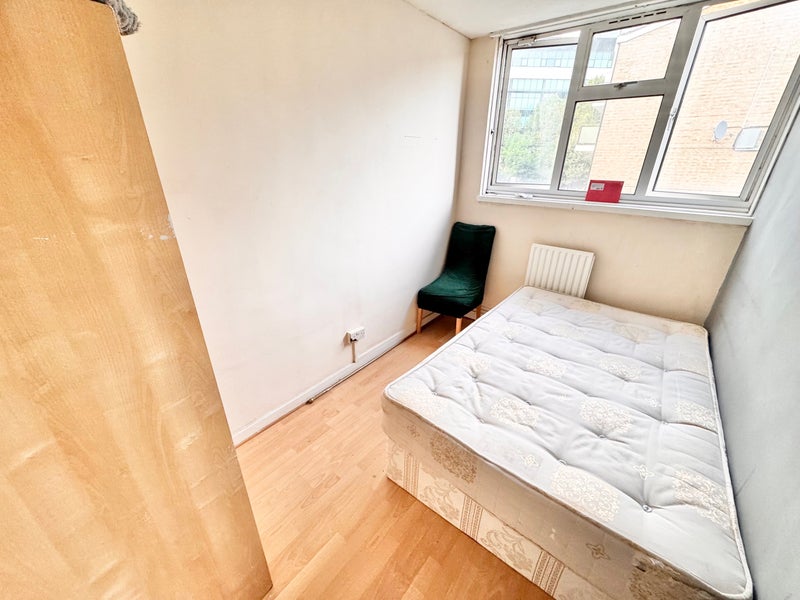 Photo 1: R3 £750