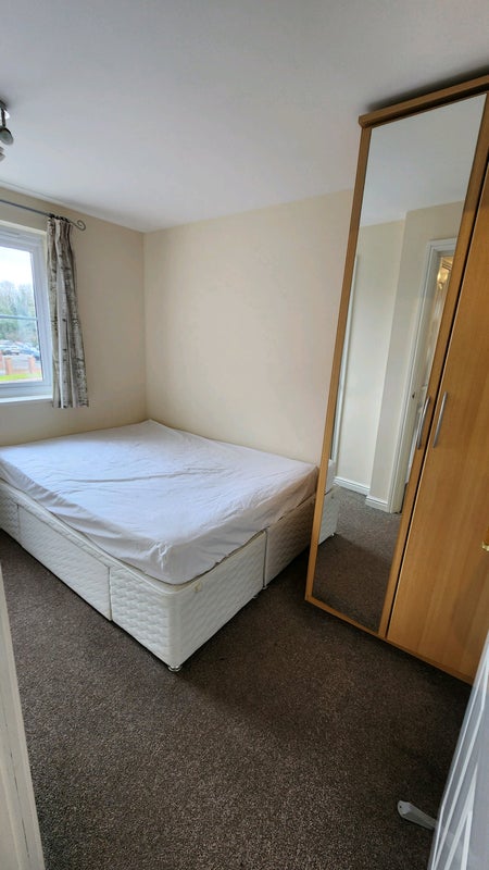 Photo 1: Bedroom
