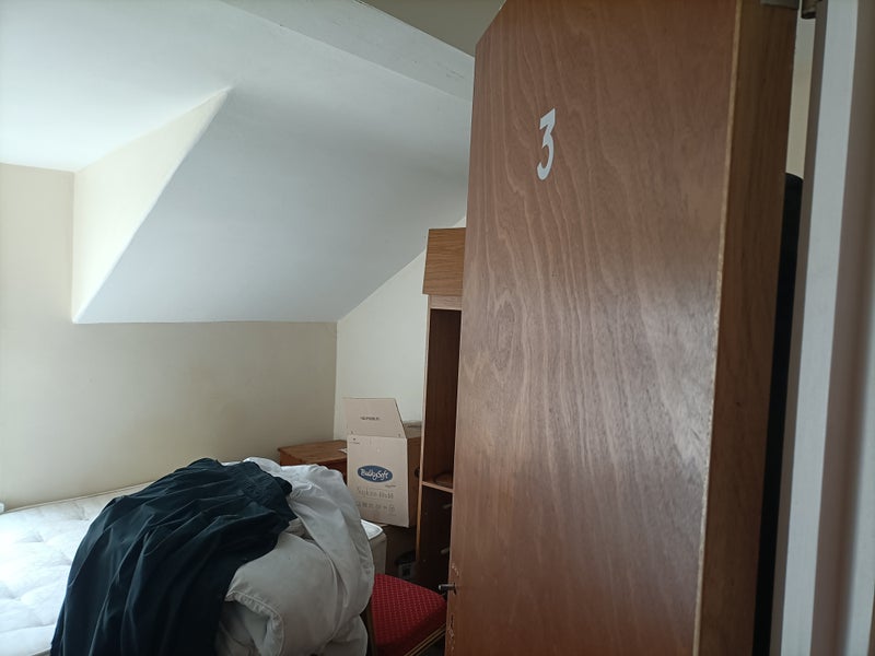 Photo 1: Bedroom 1