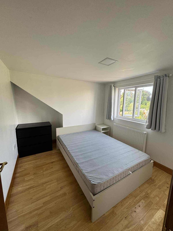 Photo 1: Bedroom 1