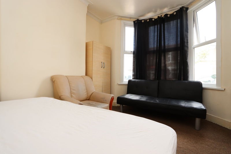 Photo 1: Room 1: £195 per week - Double room for single use - £845 per month