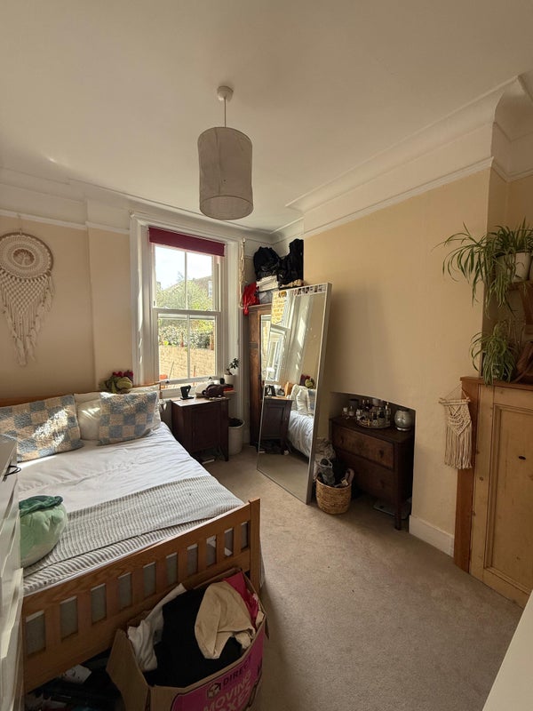 Photo 1: Bedroom