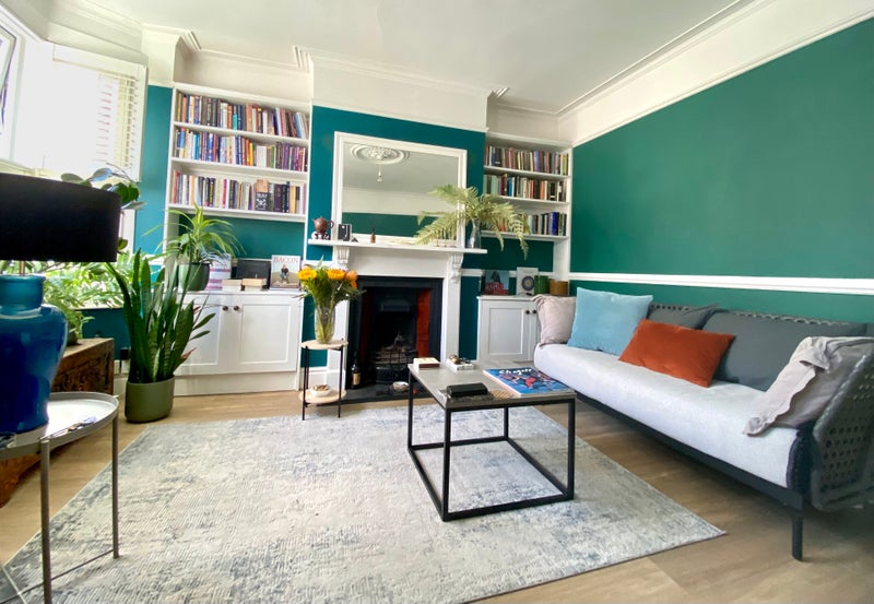 Photo 1: Living Room 1