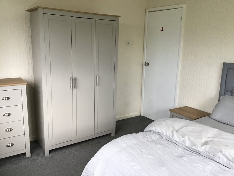 Photo 1: Room 1