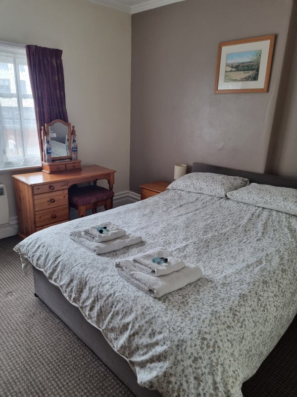 Photo 1: Bed