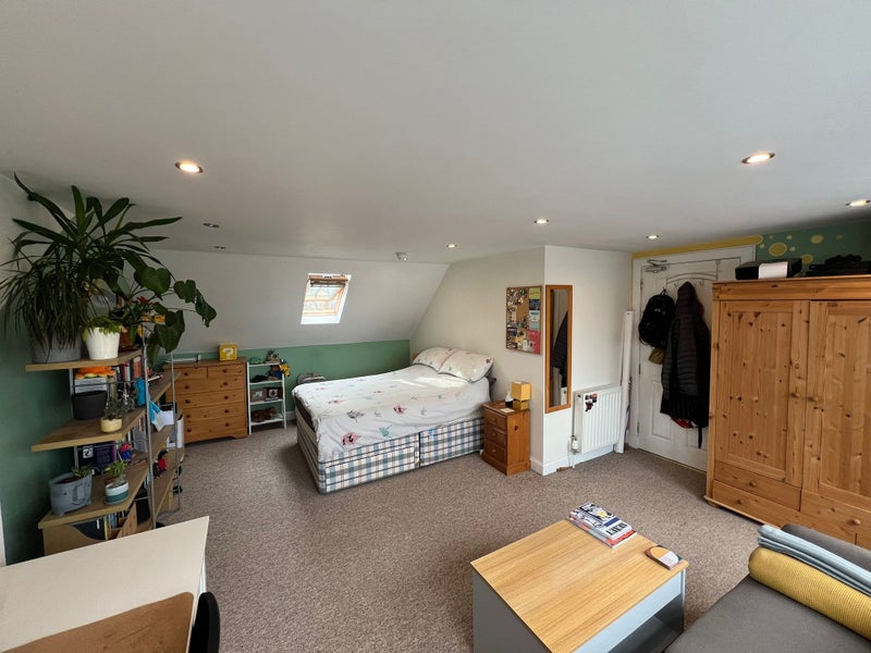 Photo 1: bedroom