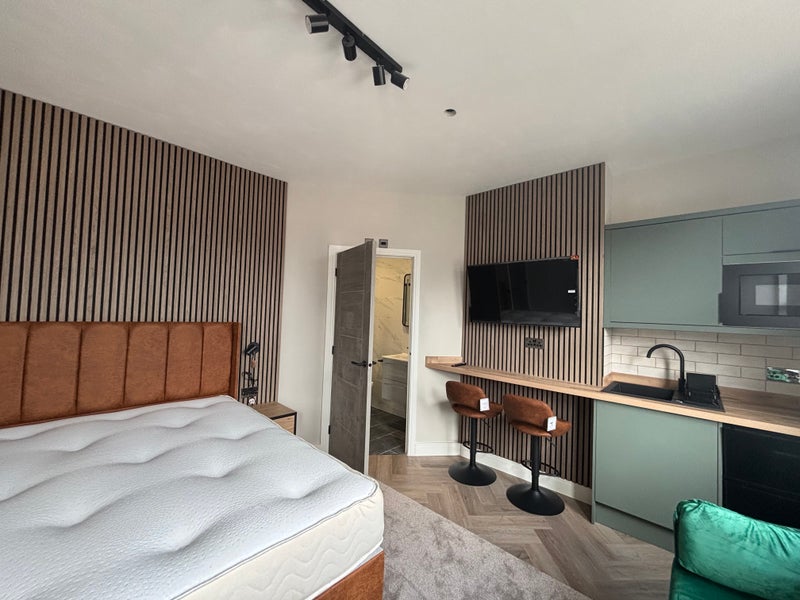Photo 1: STYLISH STUDIOS