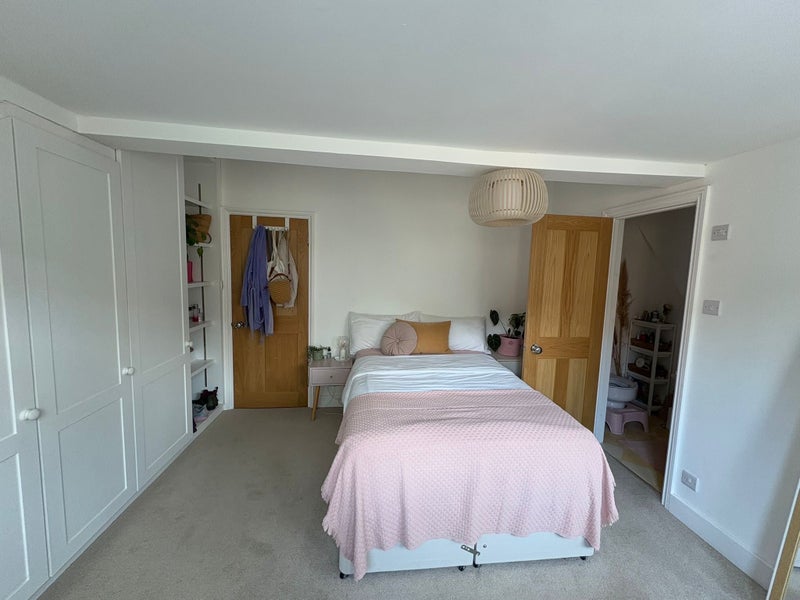 Photo 1: Bedroom