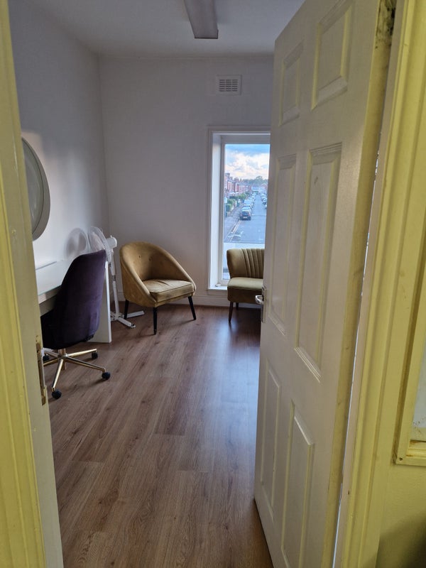 Photo 1: Room 1